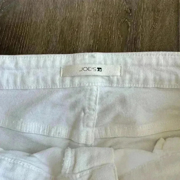Joe’s Jeans. Women’s size 32. White in color! Very cute and comfortable jeans! - Picture 4 of 7